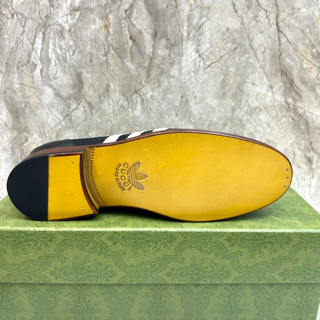 Original leather outsole P900 Brand: Co-branded Adidas｜GUCCI (Gucci) Standard code: Men's size 38–44 (45/46 can be customized) Grade: Same style as the official website Original quality Material: Original cowhide Leather lining Original leather outsole Style category: Men's fashionable casual leather shoes Distinguished big-name luxury elements top luxury Color: Actual picture